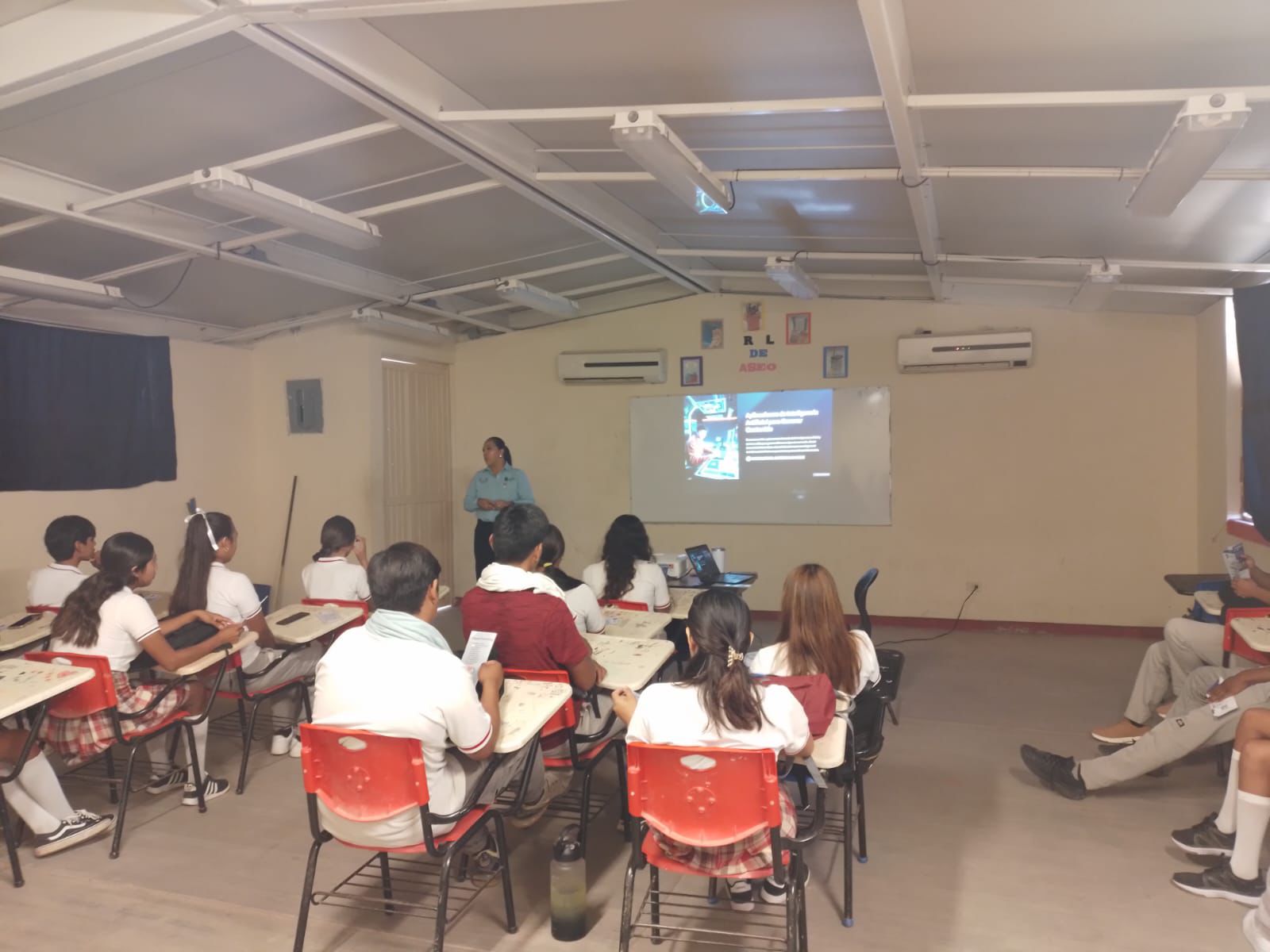 Conferencias de Inteligencia Artificial y Microbiología de los Alimentos en el CECYTE Jupare durante la Semana Nacional de Ciencia y Tecnología