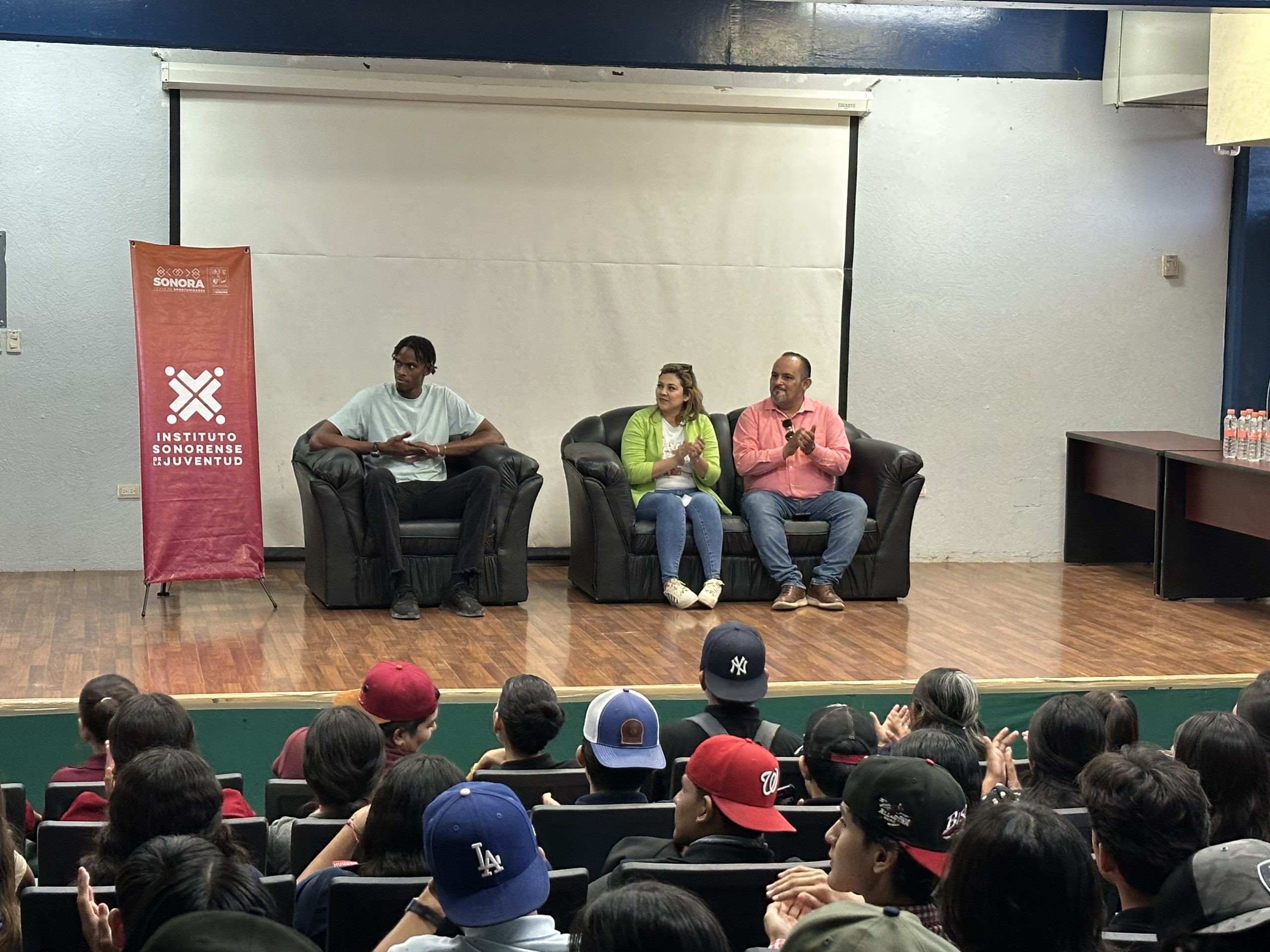 Plática Motivacional con Doble Medallista Olímpico Rafael Alba Castillo Motiva a Jóvenes de Huatabampo