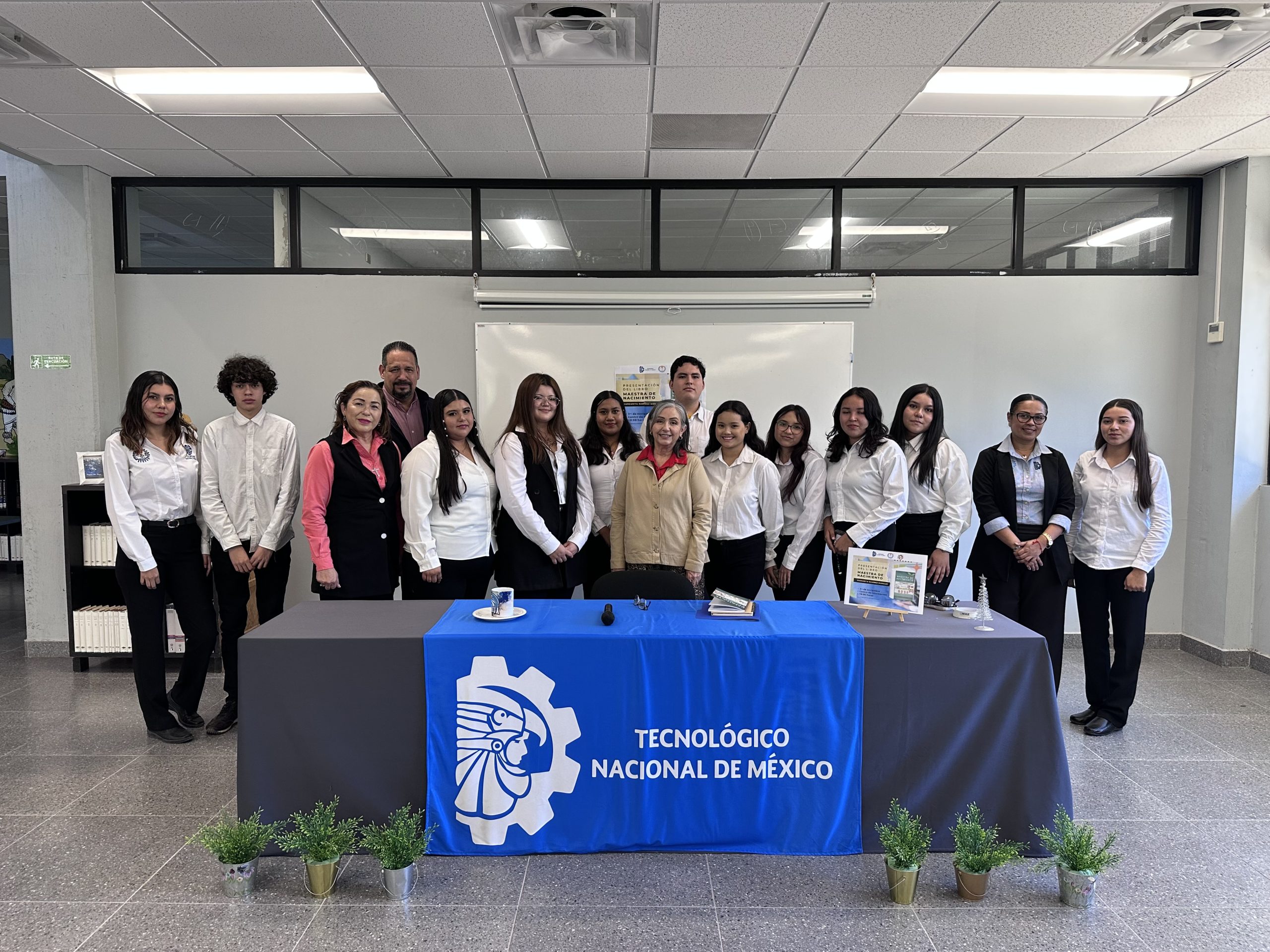 Presentación del libro Maestra de Nacimiento en el Instituto Tecnológico de Huatabampo